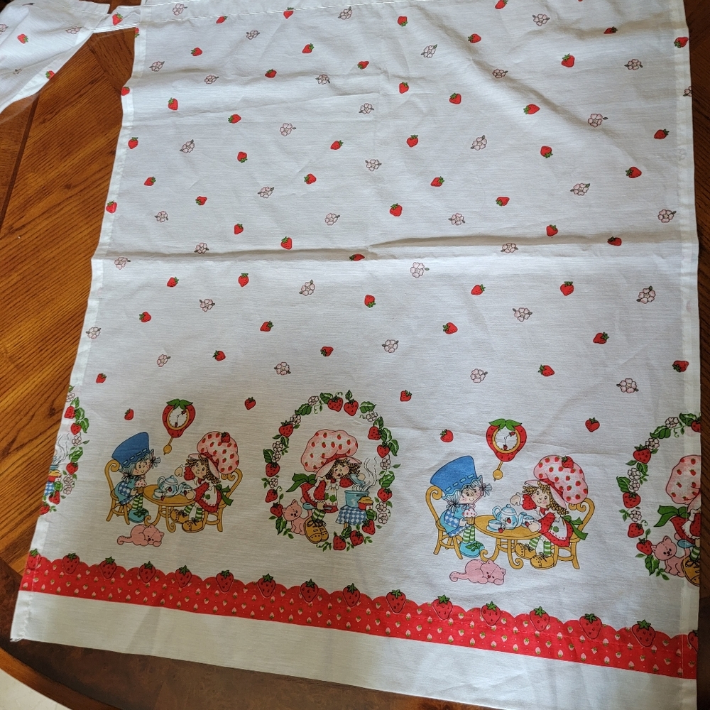 Strawberry Shortcake vintage curtain vallence with one cover
